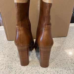 Tommy Hilfiger boots size 6